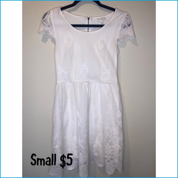 Dresses - Different sizes - Picture 2 of 14